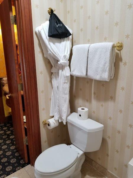 ナパダウンタウンのホテル、ナパ・リバー・イン(Napa River Inn)。バスルーム