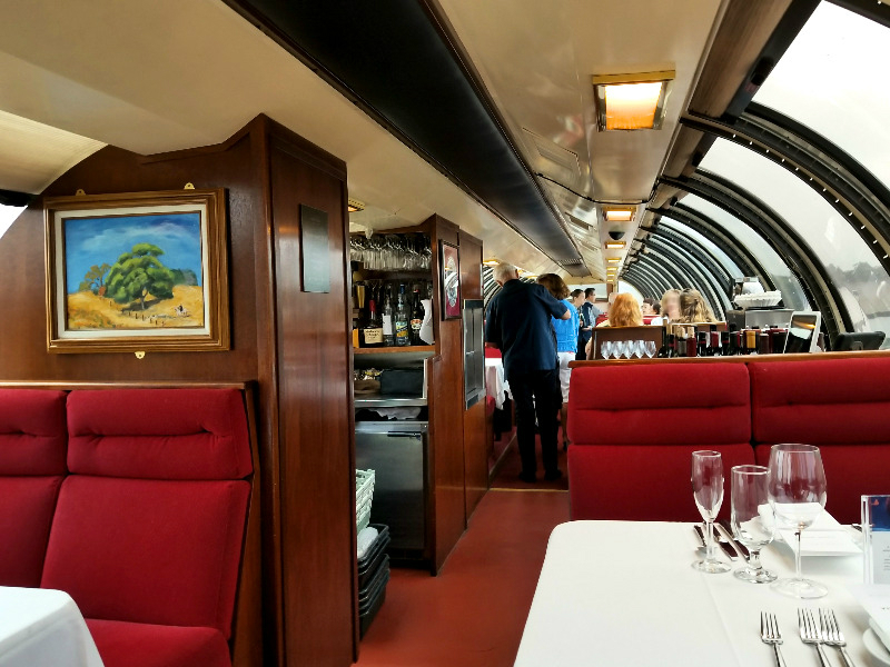 カリフォルニア州・ナパのワイン列車。ビスタドーム・展望席。（ナパバレー・ワイン・トレイン）