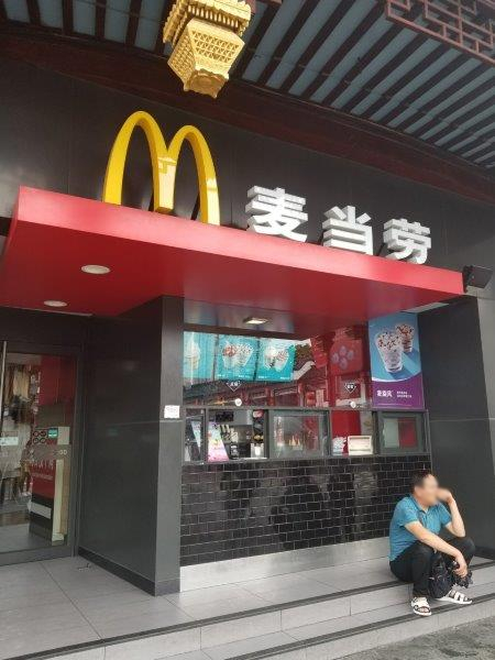 上海のマクドナルド。マンゴーソフトクリーム。