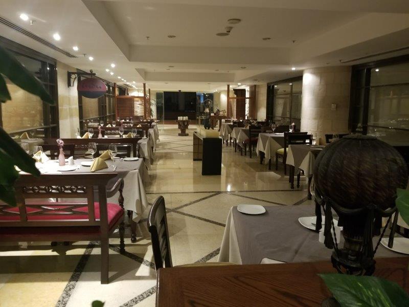 ヨルダンのインターコンチネンタルホテル・アンマン（InterContinental Amman）。一階のレストラン。