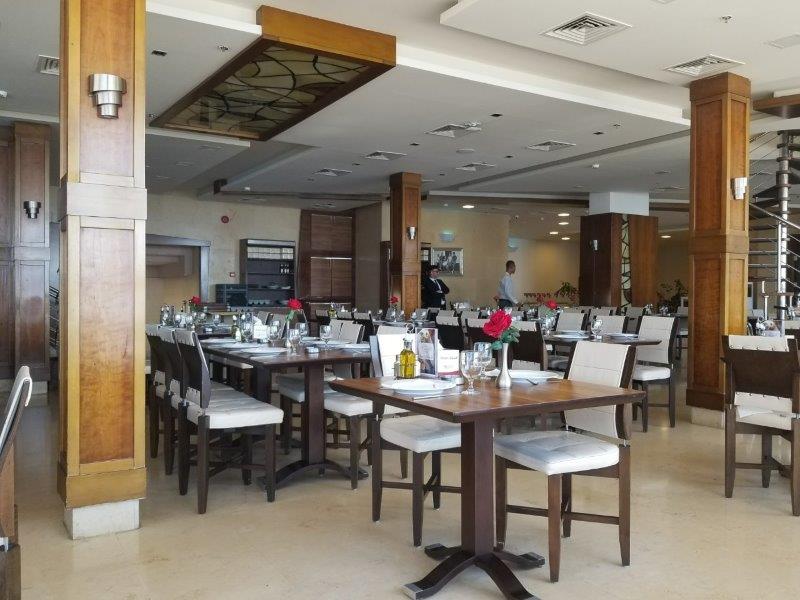 ヨルダン・死海リゾートの中東料理レストラン、Ocean Restaurant （オーシャン・レストラン）。