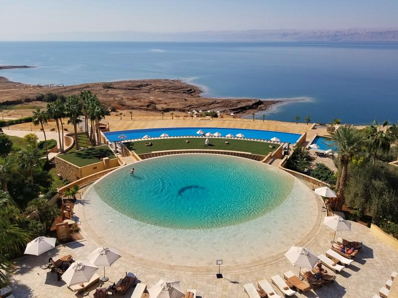 ヨルダンの死海リゾート。ケンピンスキー ホテル イシュタール デッド シー(Kempinski Hotel Ishtar Dead Sea)。