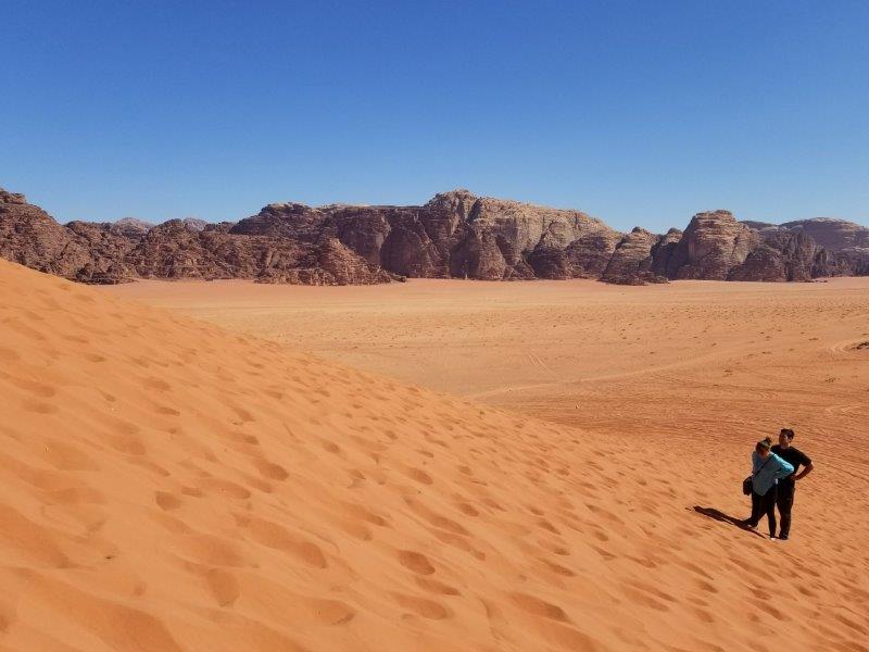 ヨルダン旅行。4WD でワディ・ラムの砂漠ツアー。
