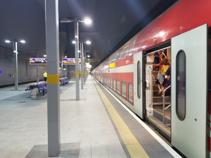 イスラエル旅行・エルサレムの空港直通列車・Yitzhak Navon 駅