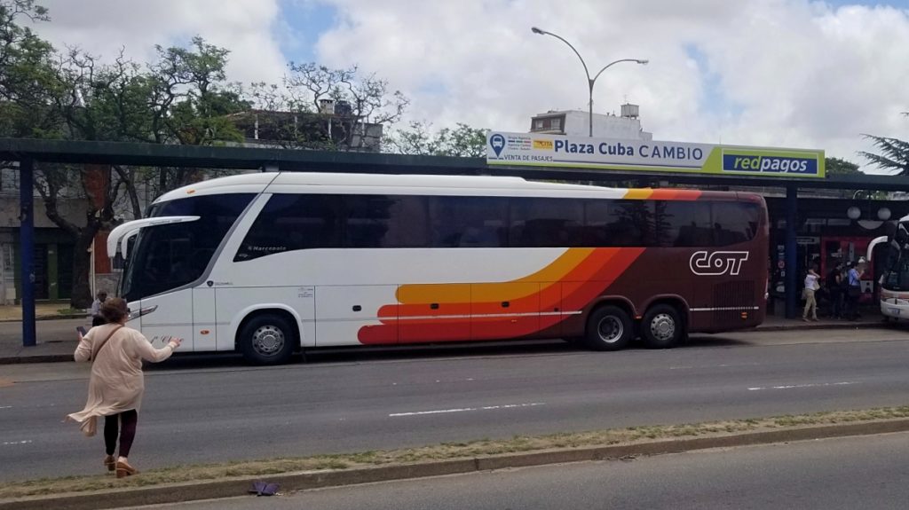 ウルグアイ旅行・国内高速バス「COT BUS」
