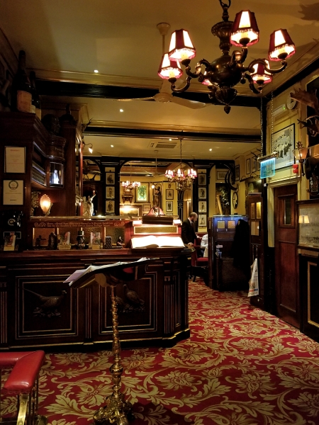 ロンドン最古のレストラン「Rules (ルールズ)」