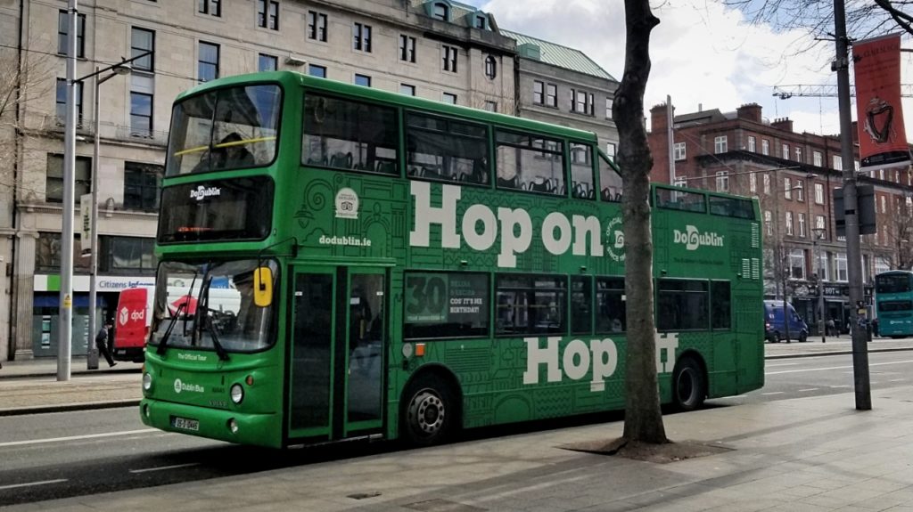ダブリンの公共交通機関と観光バス