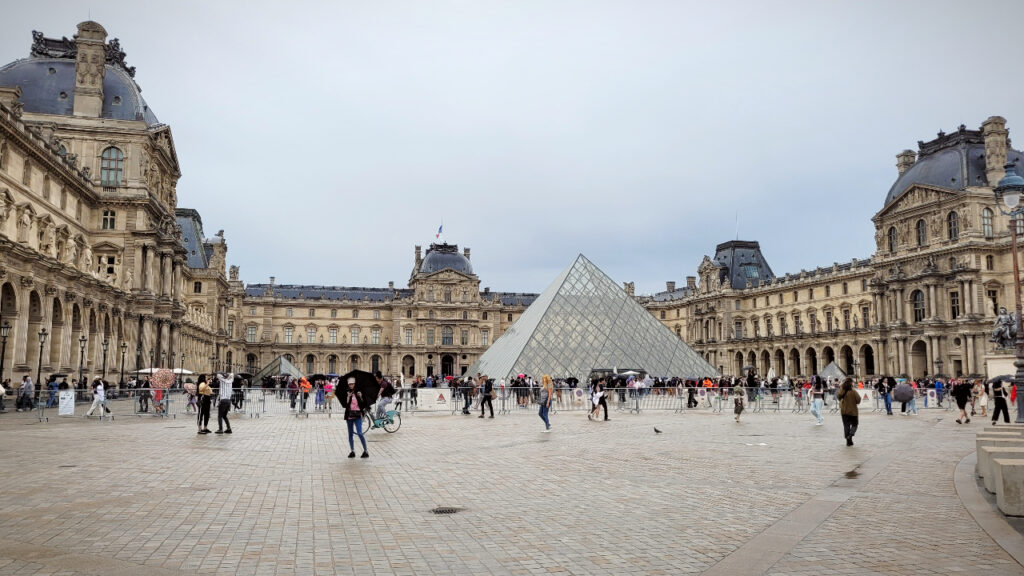 パリ観光・ルーブル美術館