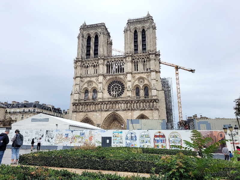 パリ観光・ゴシック建築のノートルダム大聖堂