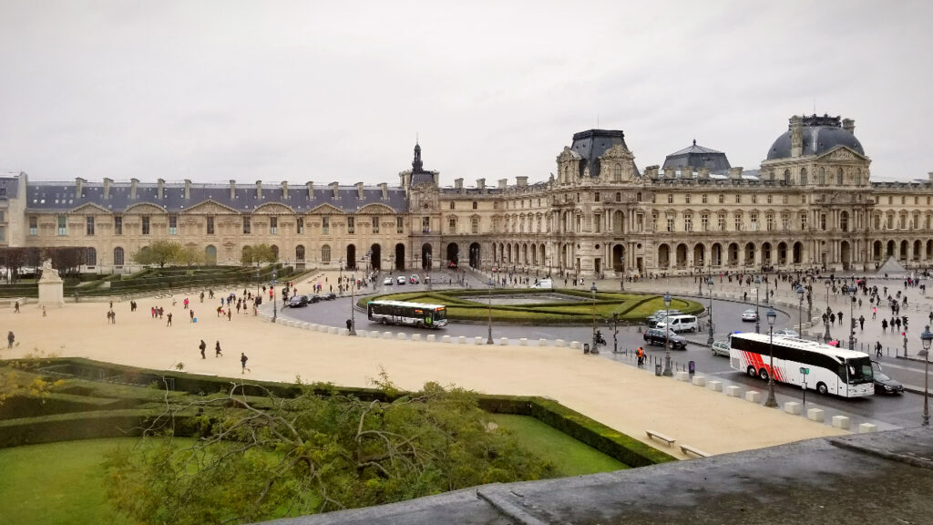 パリ観光・ルーブル宮殿と庭園